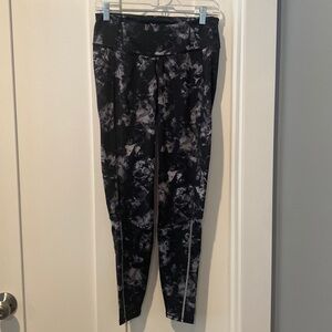 Old Navy leggings. Black grey . Mesh on back. Size M